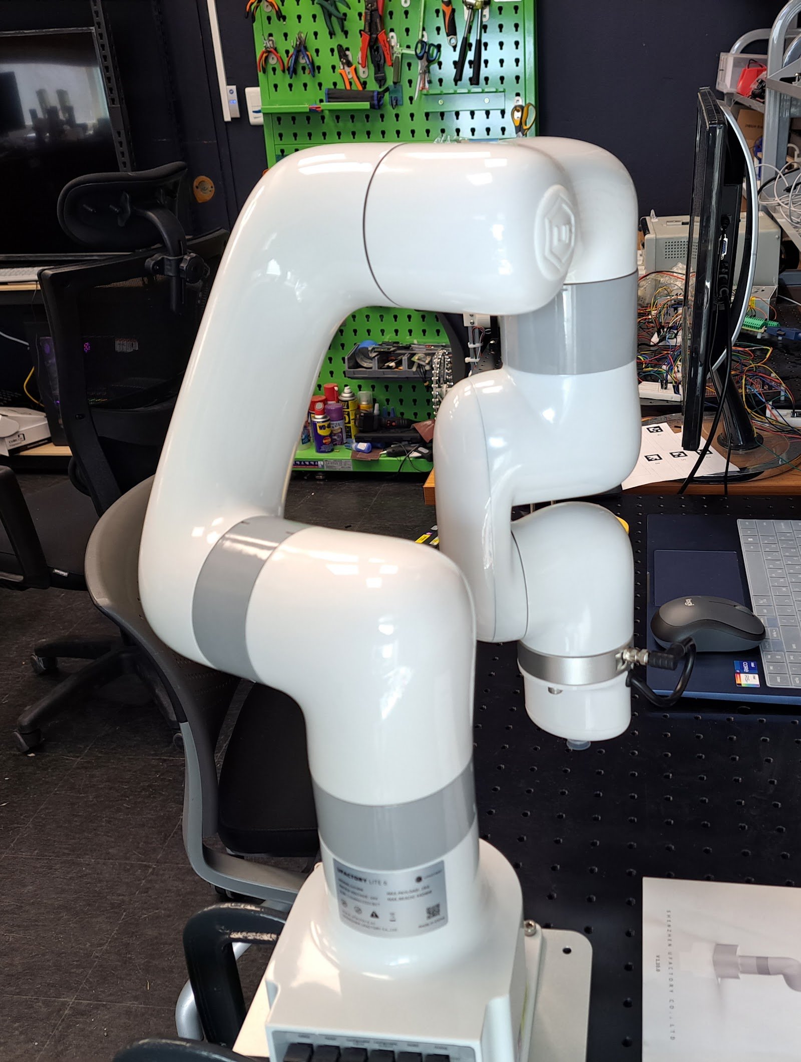 Mini robot arm