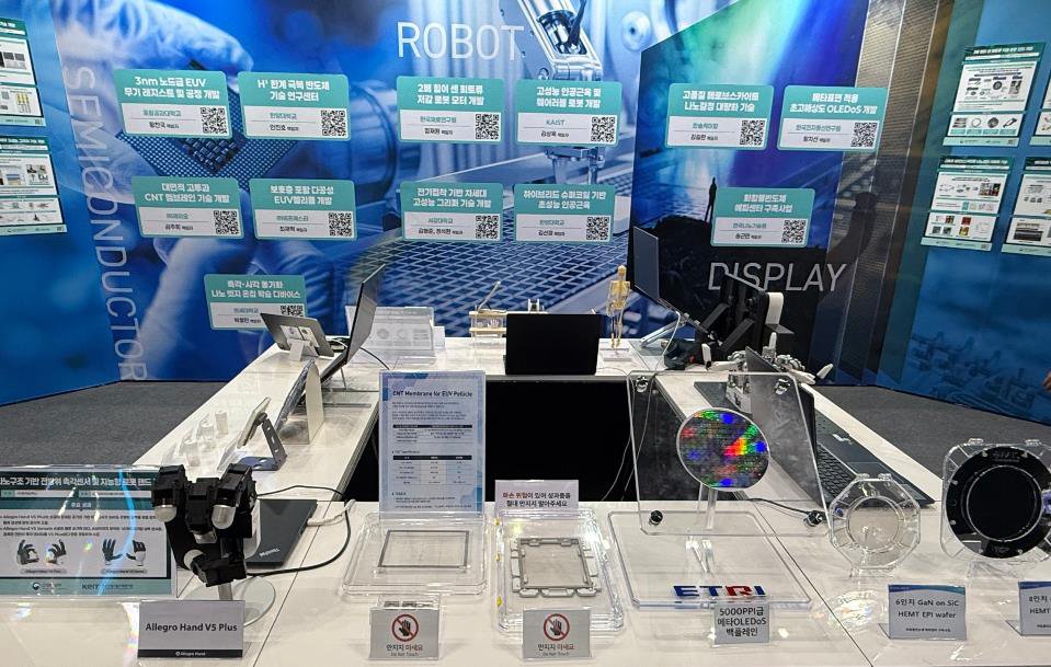 NANO KOREA 2026 — electroadhesive gripper demo